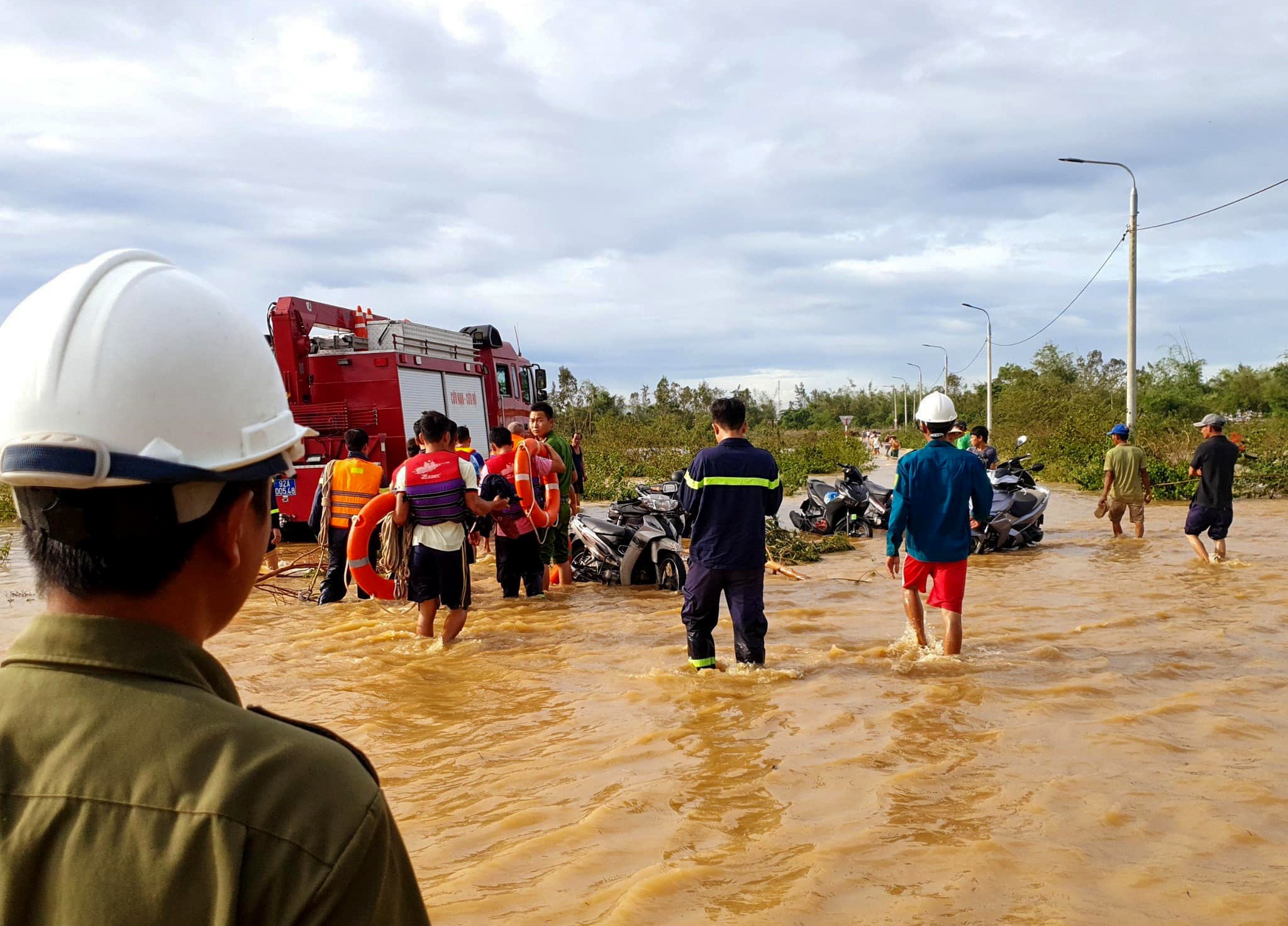 lu cuon nguoi dan ong anh 1