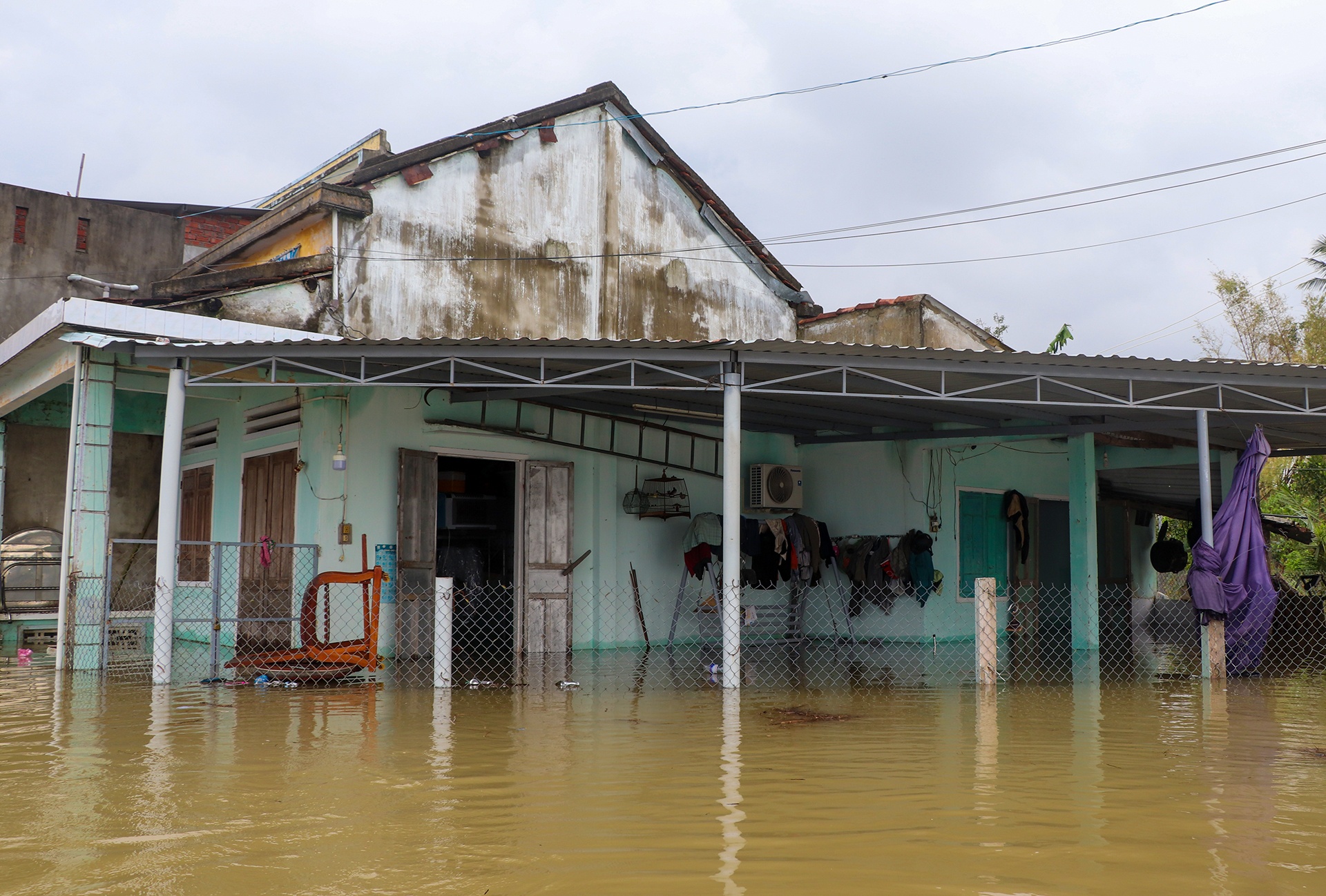 Hang tram ngoi nha ngap anh 8