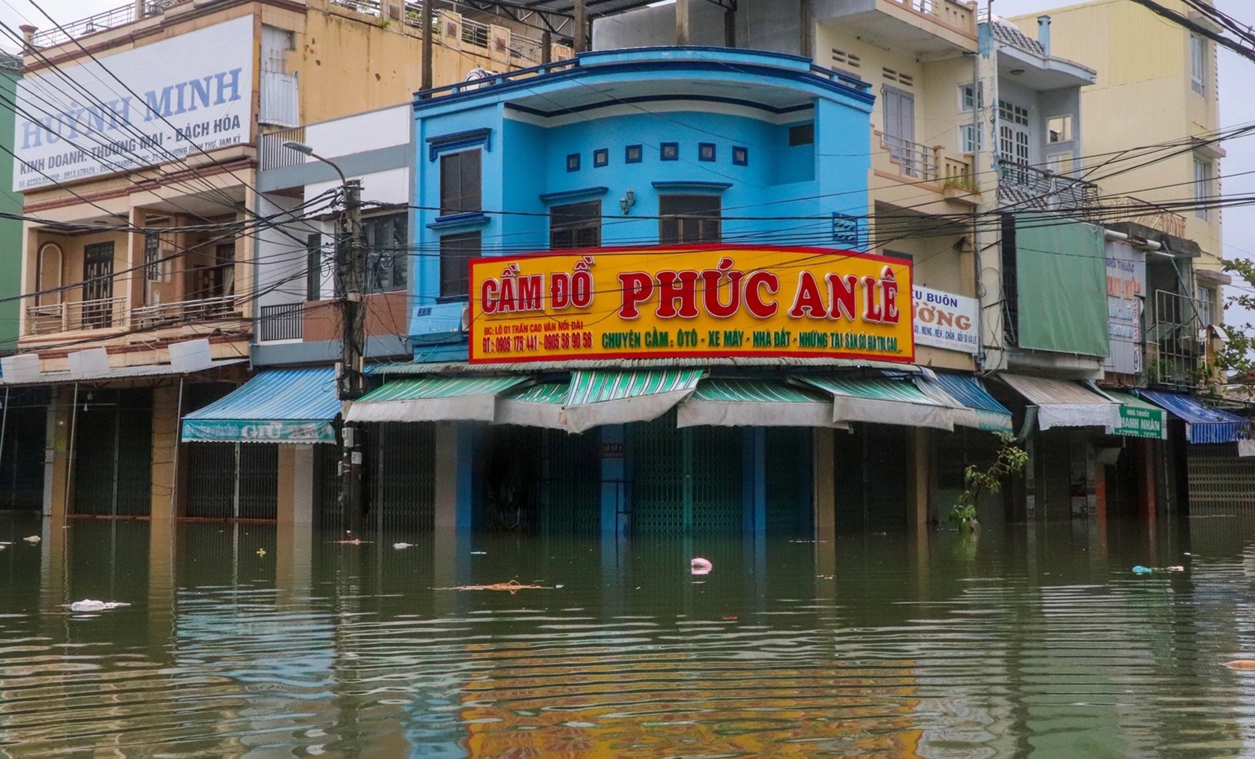 Hang tram ngoi nha ngap anh 2