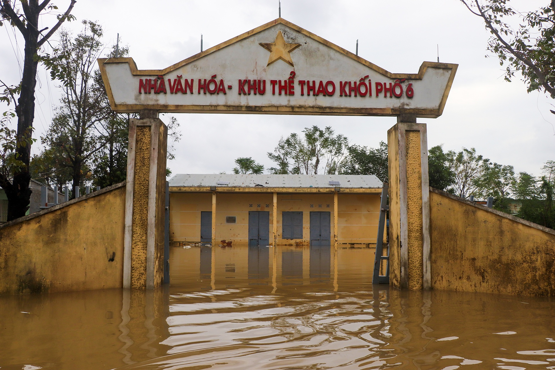 Hang tram ngoi nha ngap anh 5