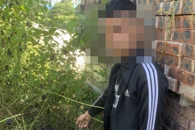 Nam thanh nien tao hien truong gia de tieu tien hinh anh