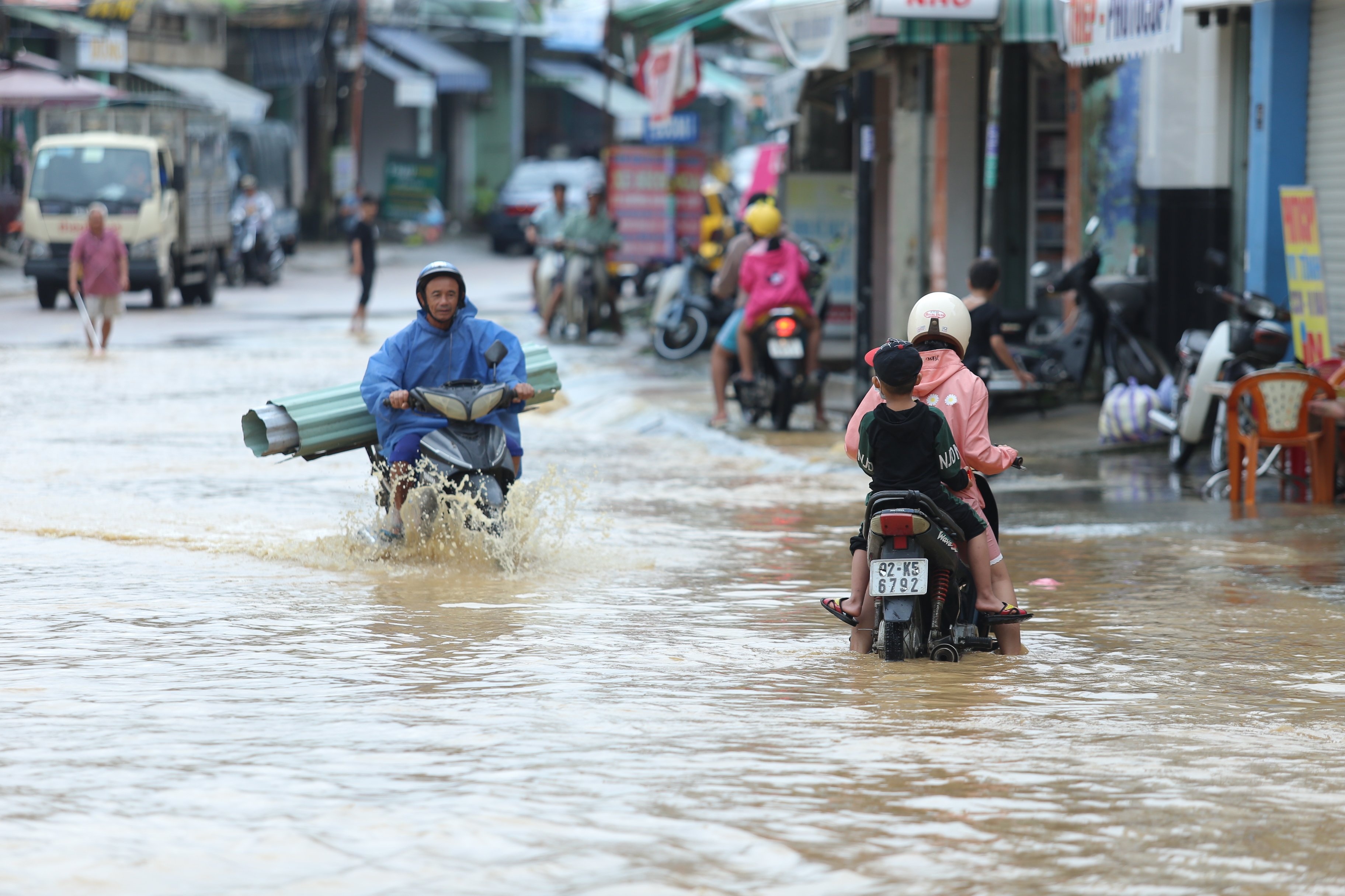 thi the bi cuon troi anh 1