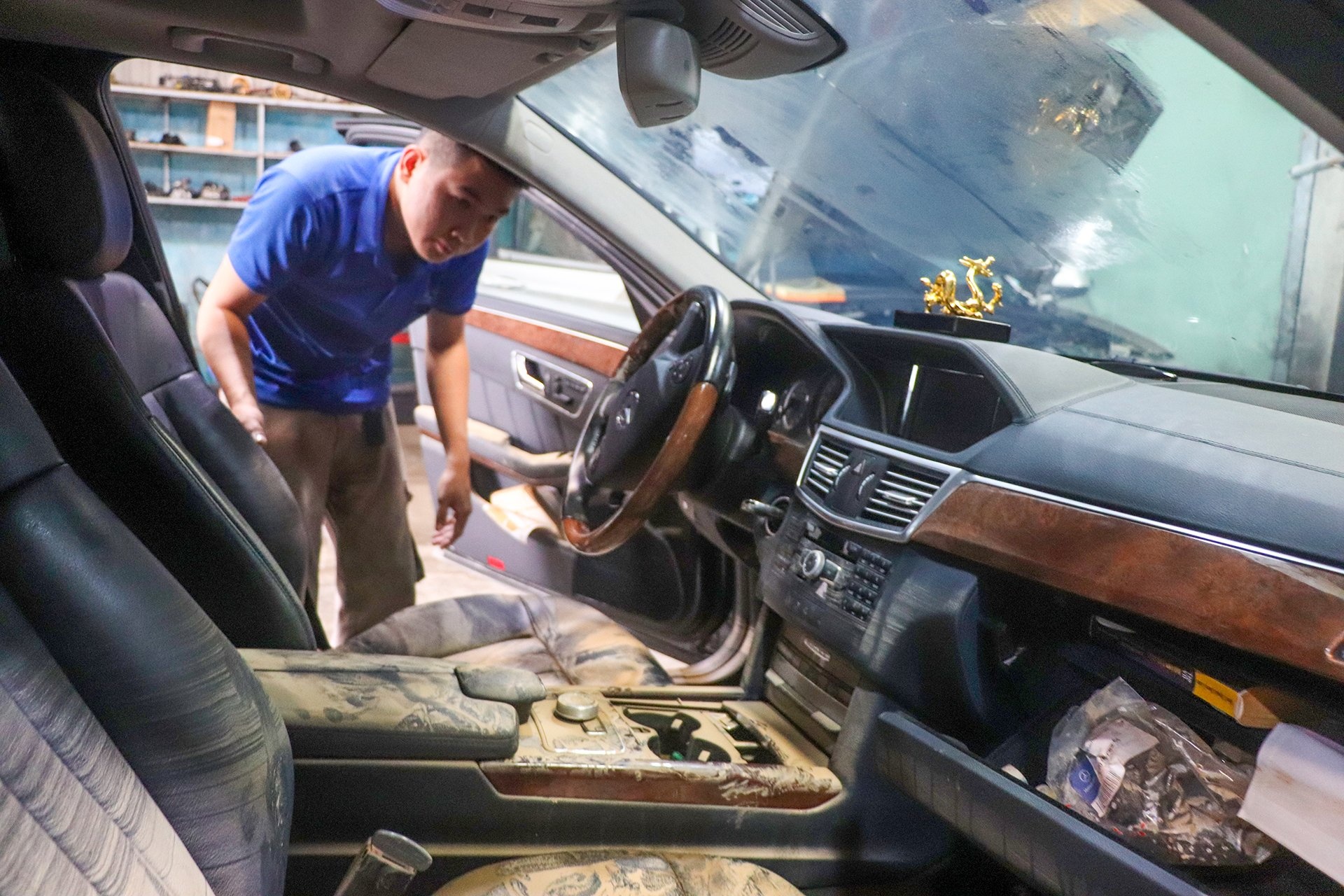 Chi hang tram trieu sua oto sau tran mua lich su o Da Nang hinh anh