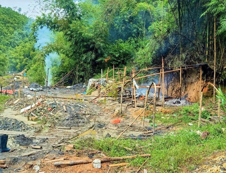 khai thac vang anh 1