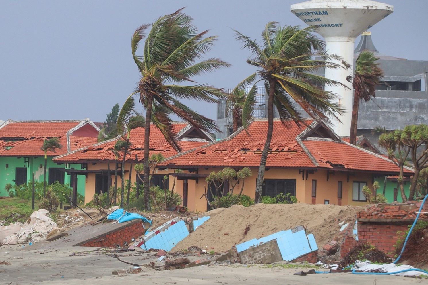 Song lon danh sap bo ke, nha dan o Hoi An hinh anh