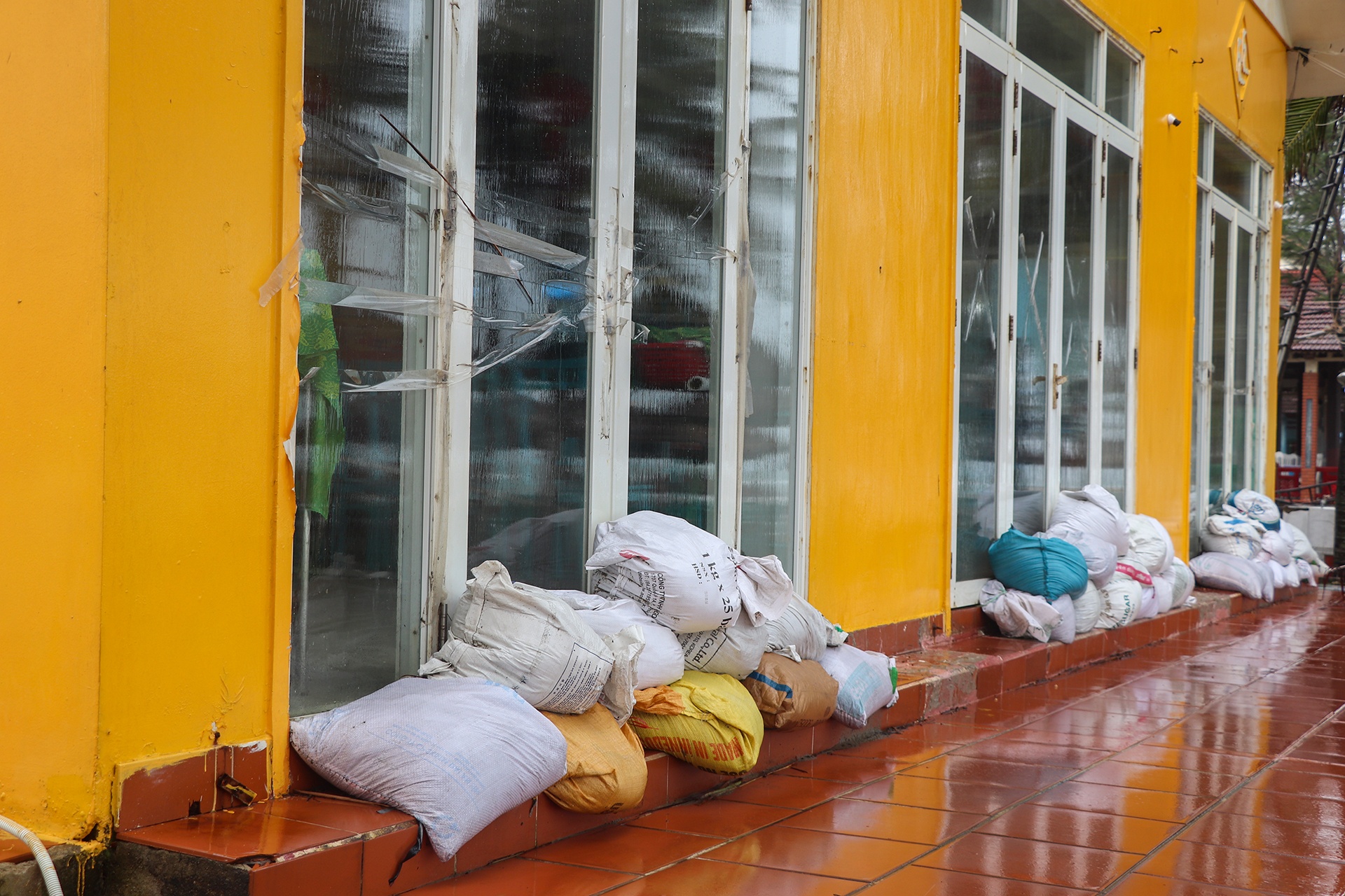 bien Hoi An sat lo anh 2