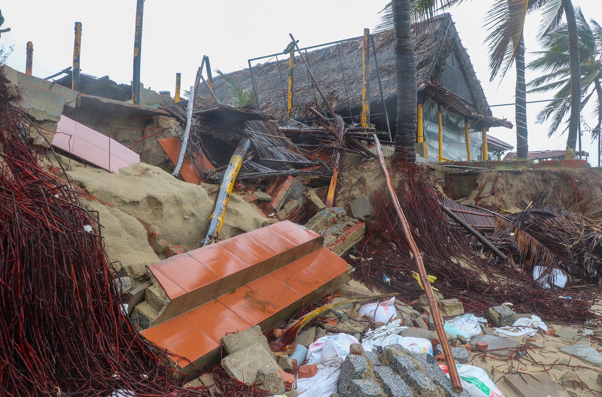 bien Hoi An sat lo anh 10