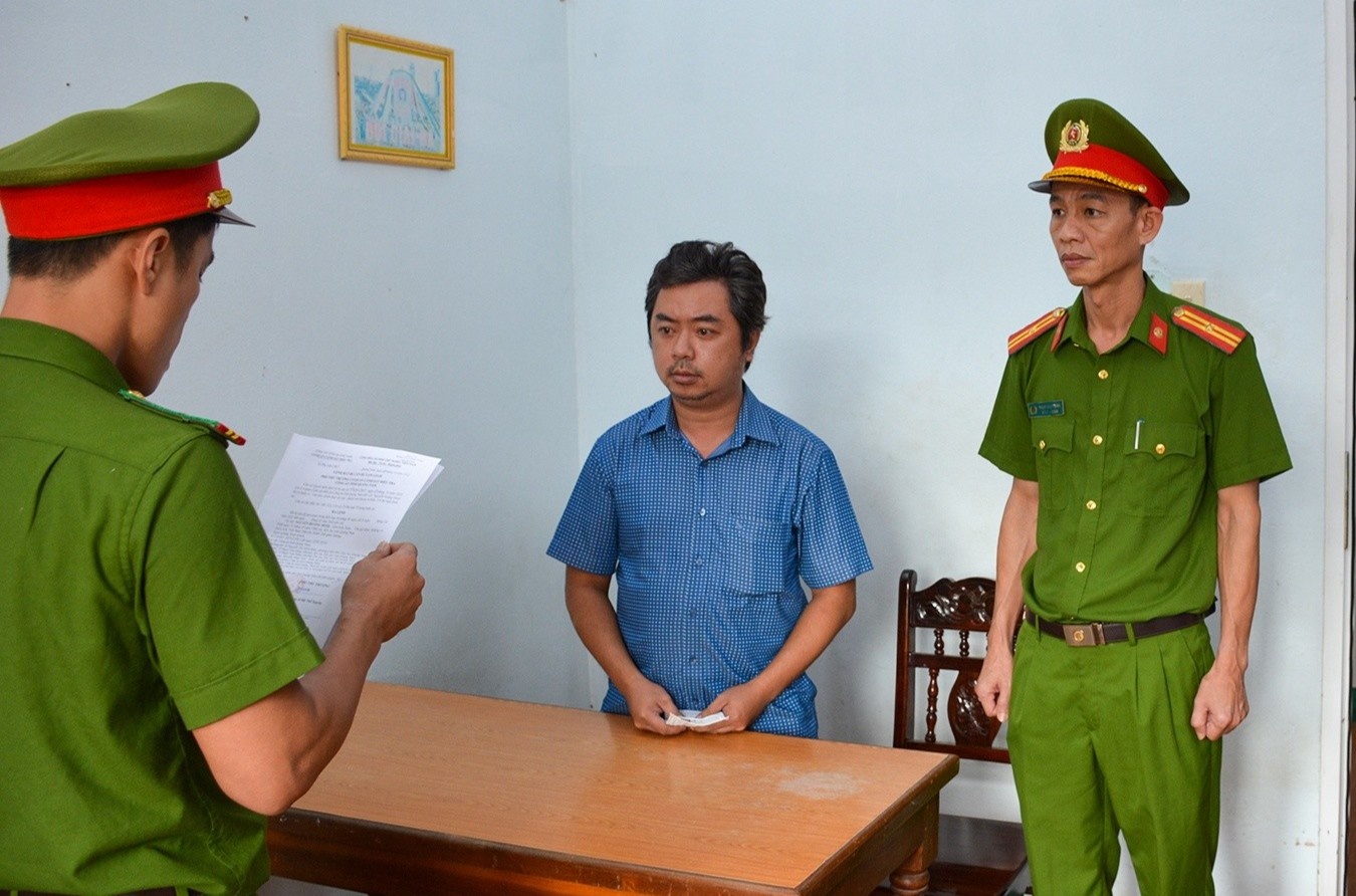 Lua ban dat du an, giam doc cong ty bi bat hinh anh