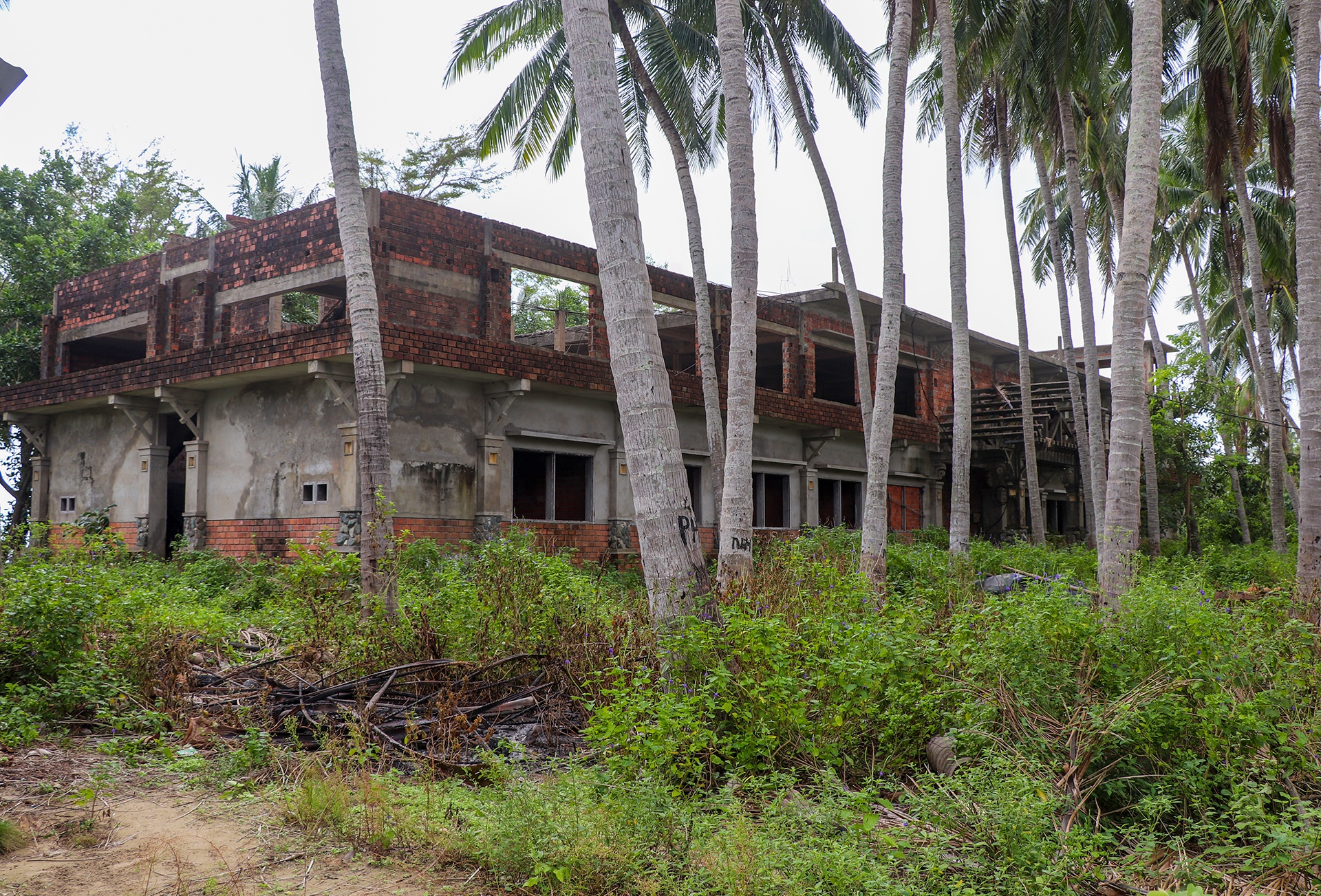 Khu du lich 90.000 m2 xay dung do dang roi bo hoang 17 nam hinh anh