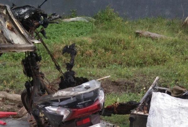 Cai nhau voi vo, nguoi dan ong dung xang tu thieu hinh anh