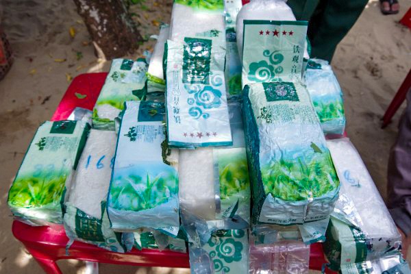 Bao tai chua 20 kg nghi ma tuy troi dat bo bien hinh anh