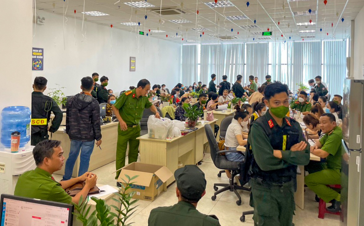 cong ty tai chinh anh 2