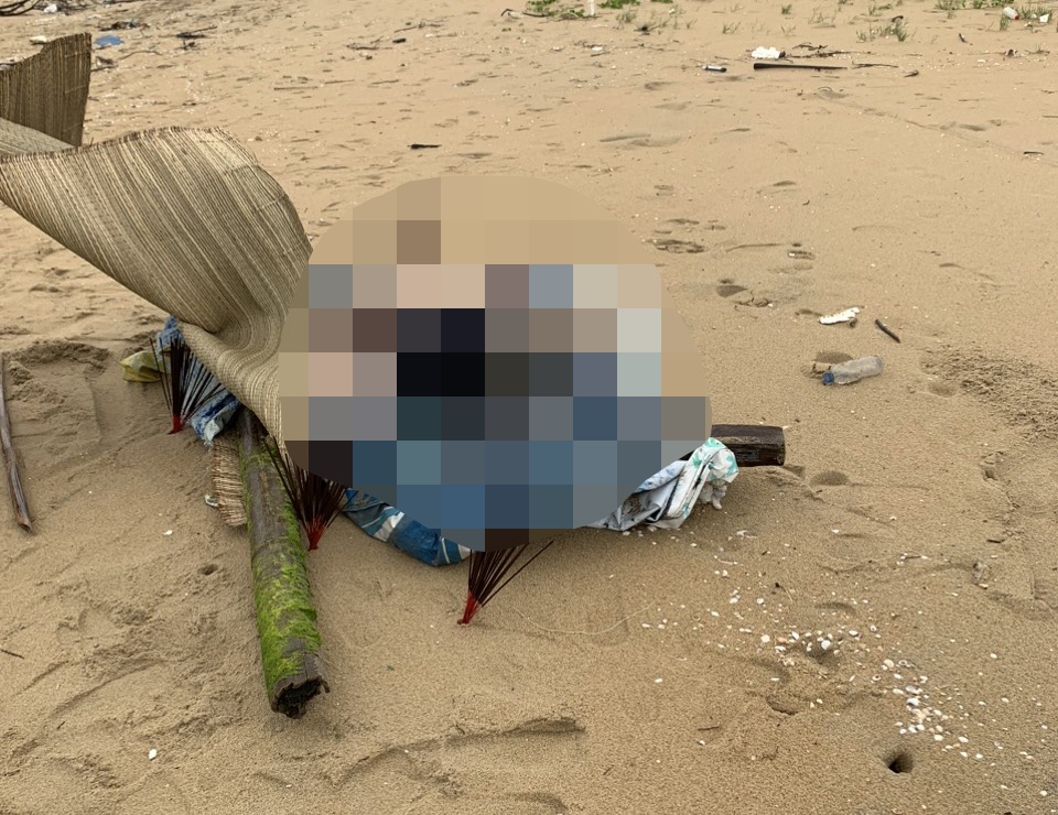 Thi the nam sinh troi dat tu Hue vao bo bien Quang Nam hinh anh