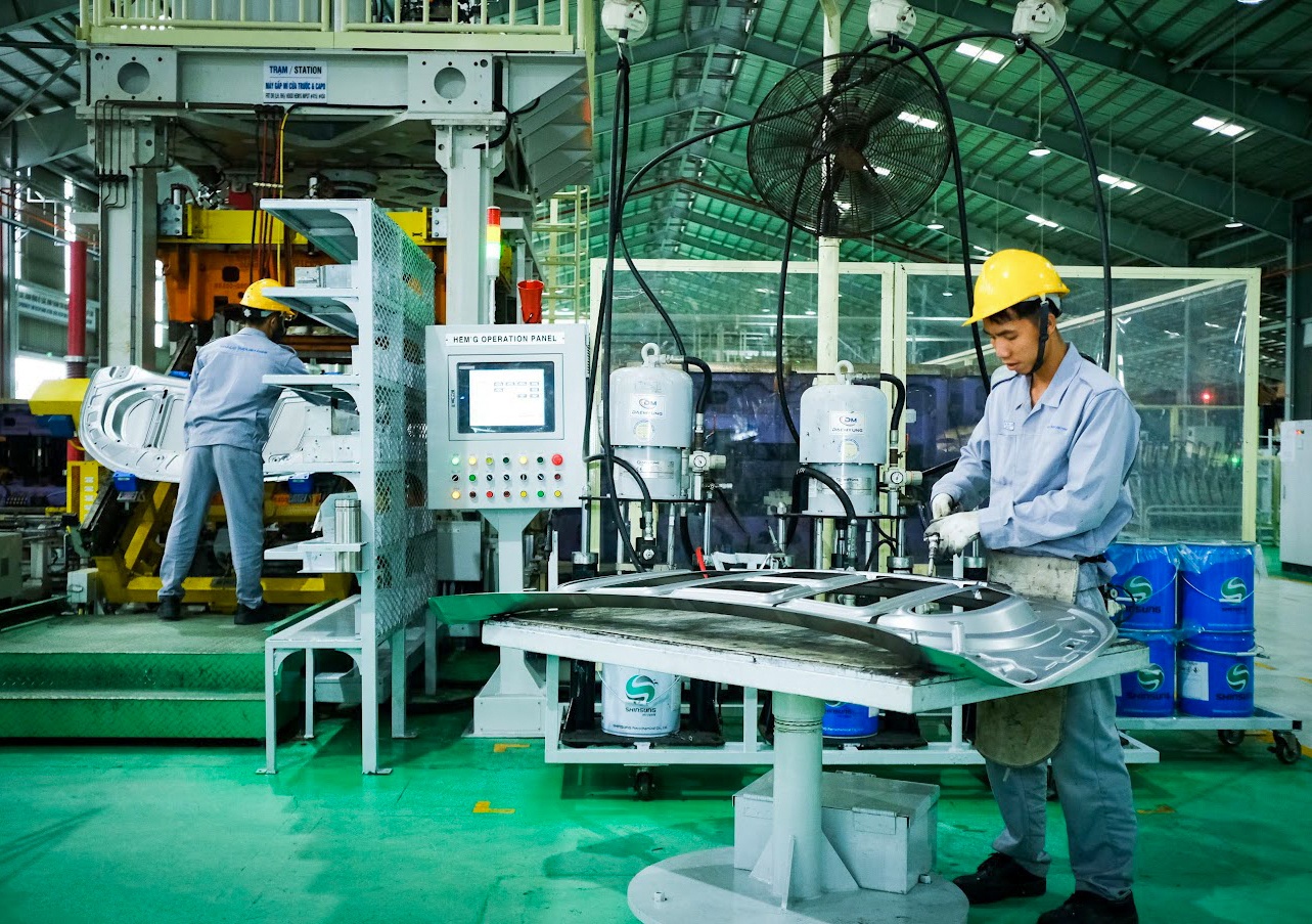 Quang Nam ban cach lien ket phat trien cong nghiep voi cac tinh hinh anh