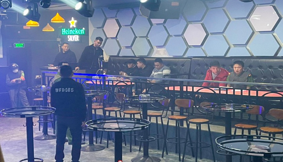 6 nguoi duong tinh ma tuy trong quan 21 Club hinh anh