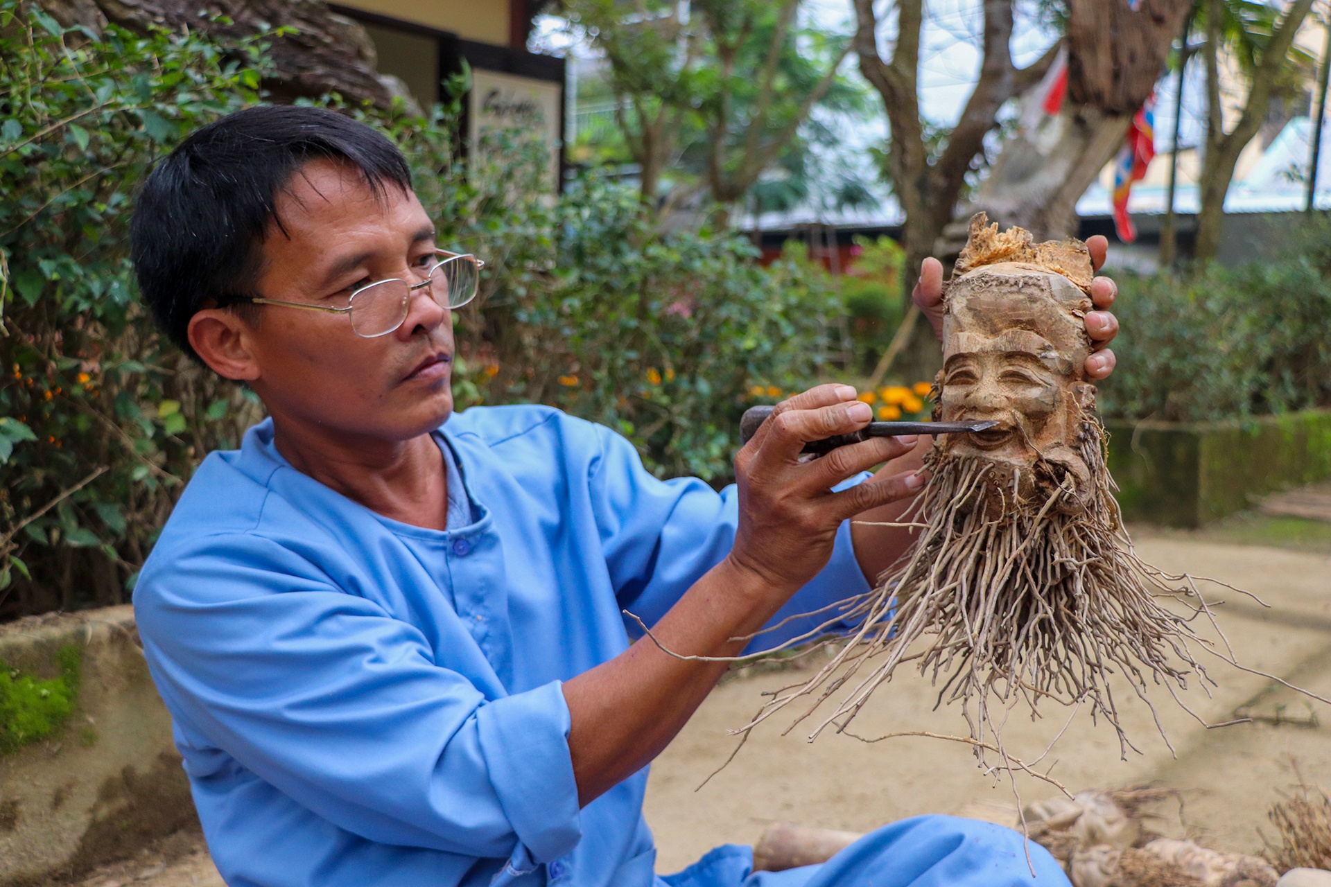 Nghe nhan Kim Bong tro tai o lang moc hon 400 nam tuoi hinh anh