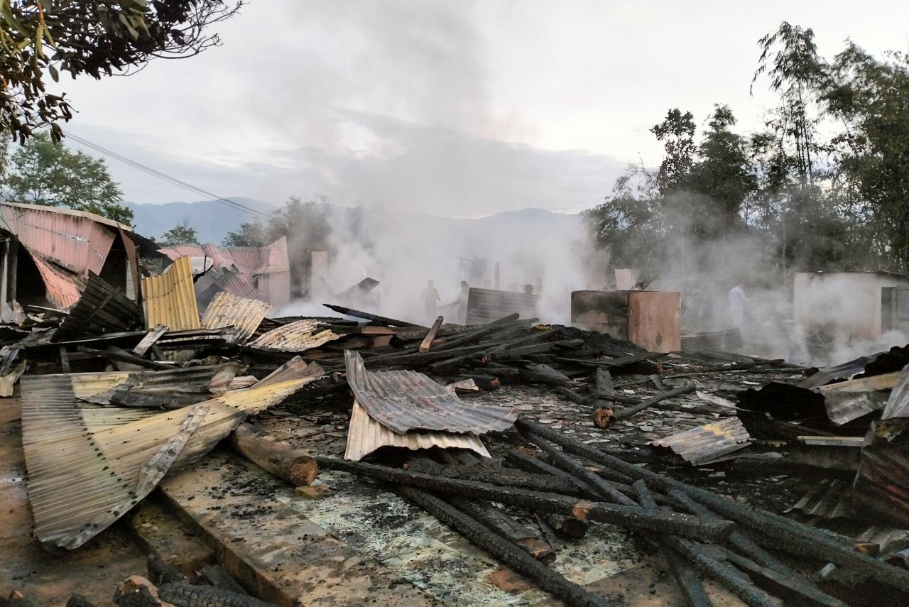 5 ngoi nha bi thieu rui luc rang sang o Quang Nam hinh anh