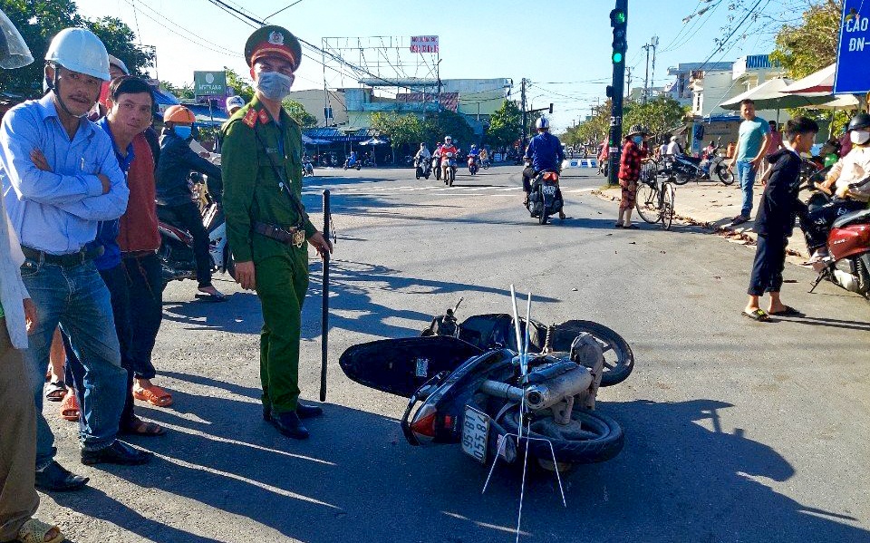 Canh sat 113 ngan chan hon chien giua duong hinh anh