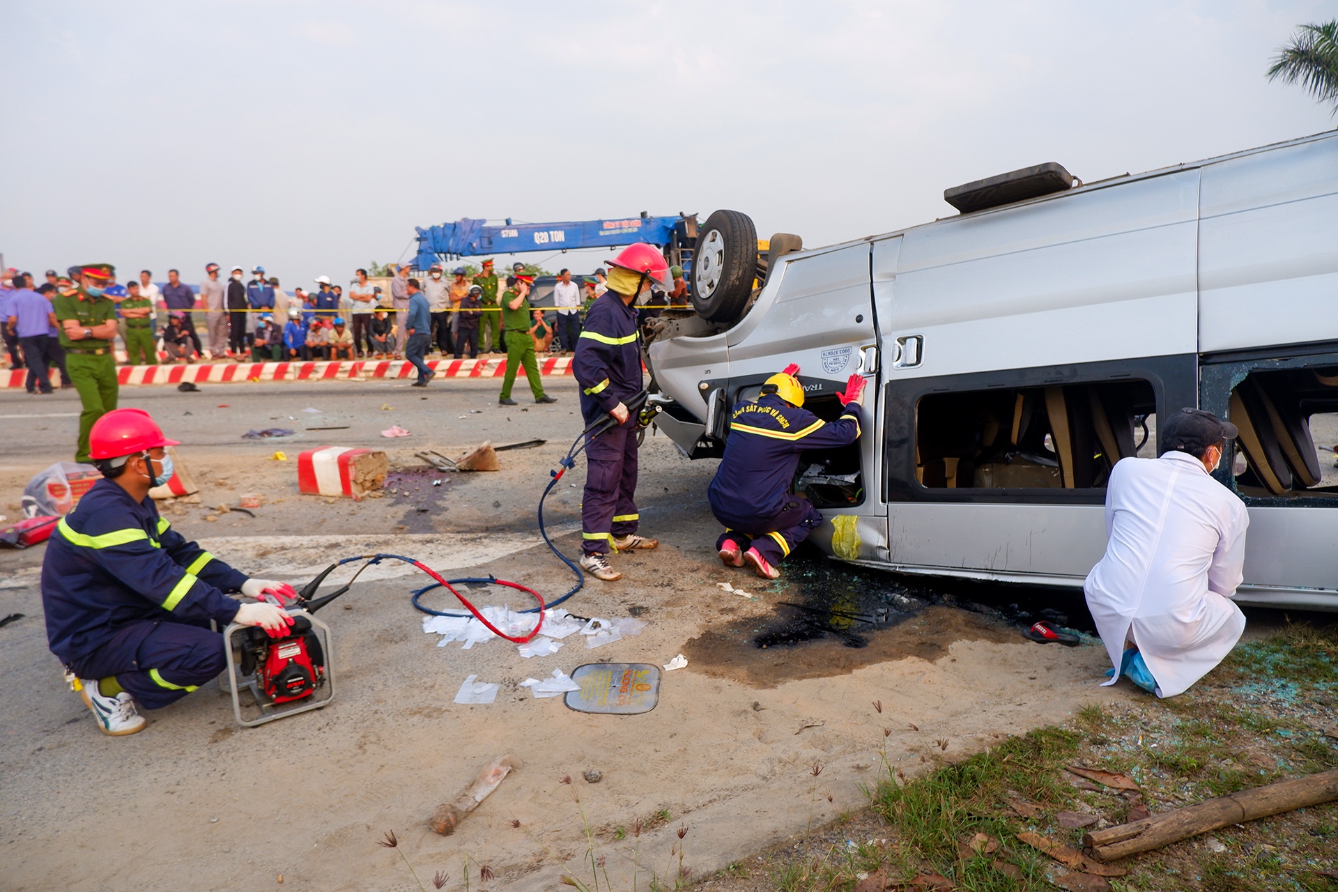 Vu tai nan 10 nguoi chet o Quang Nam: Xem xet loi cua tai xe container hinh anh