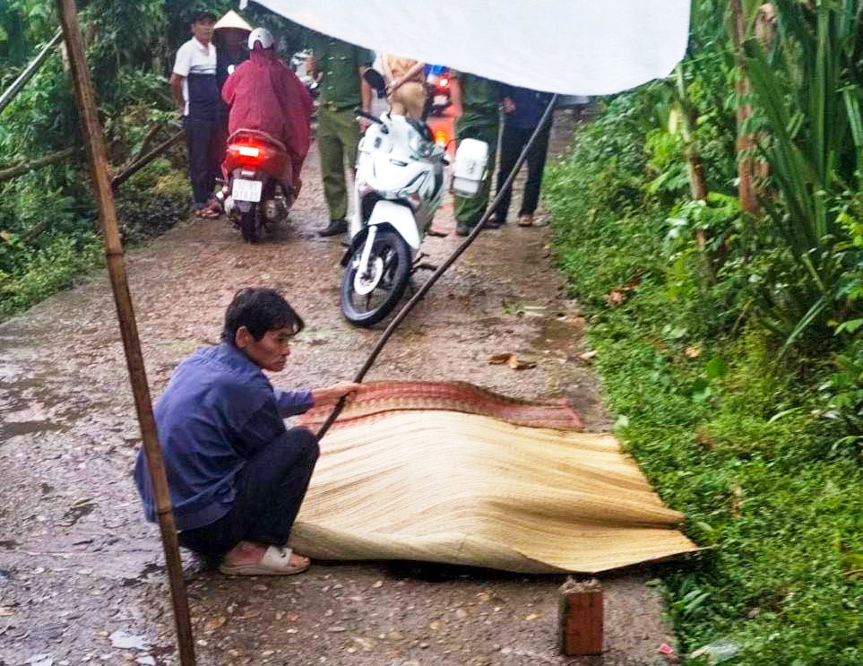 Nam tai xe trinh dien sau tai nan chet nguoi hinh anh