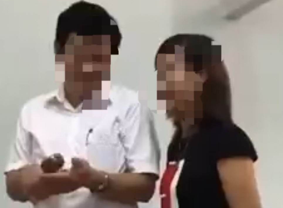 Giam doc trung tam van hoa noi ve viec nhan vien du bua nhau phan cam hinh anh