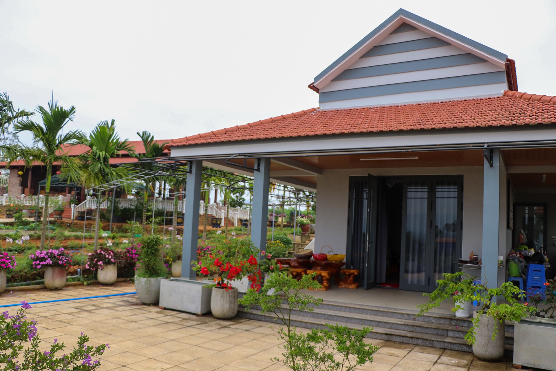 xay dung trai phep nha anh 3