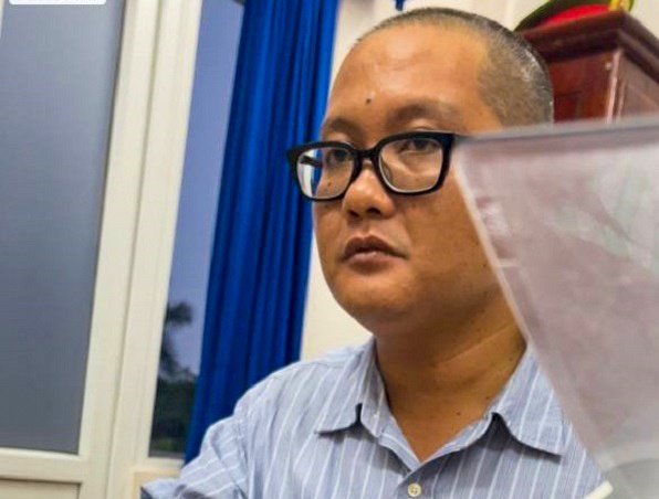 Giam doc cuong doat tien cua nhan vien nguoi nuoc ngoai hinh anh