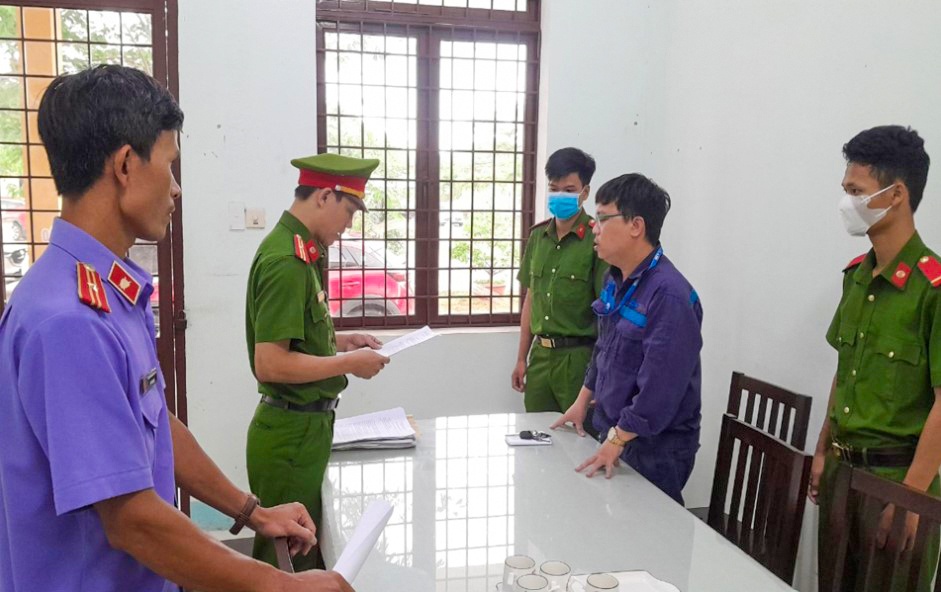 Lua 300 trieu cua nguoi muon chuyen viec ve san bay Chu Lai hinh anh