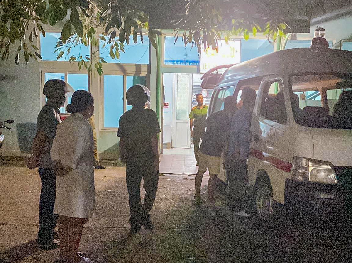 Mau thuan khi lam ruong, mot phu nu tu vong hinh anh