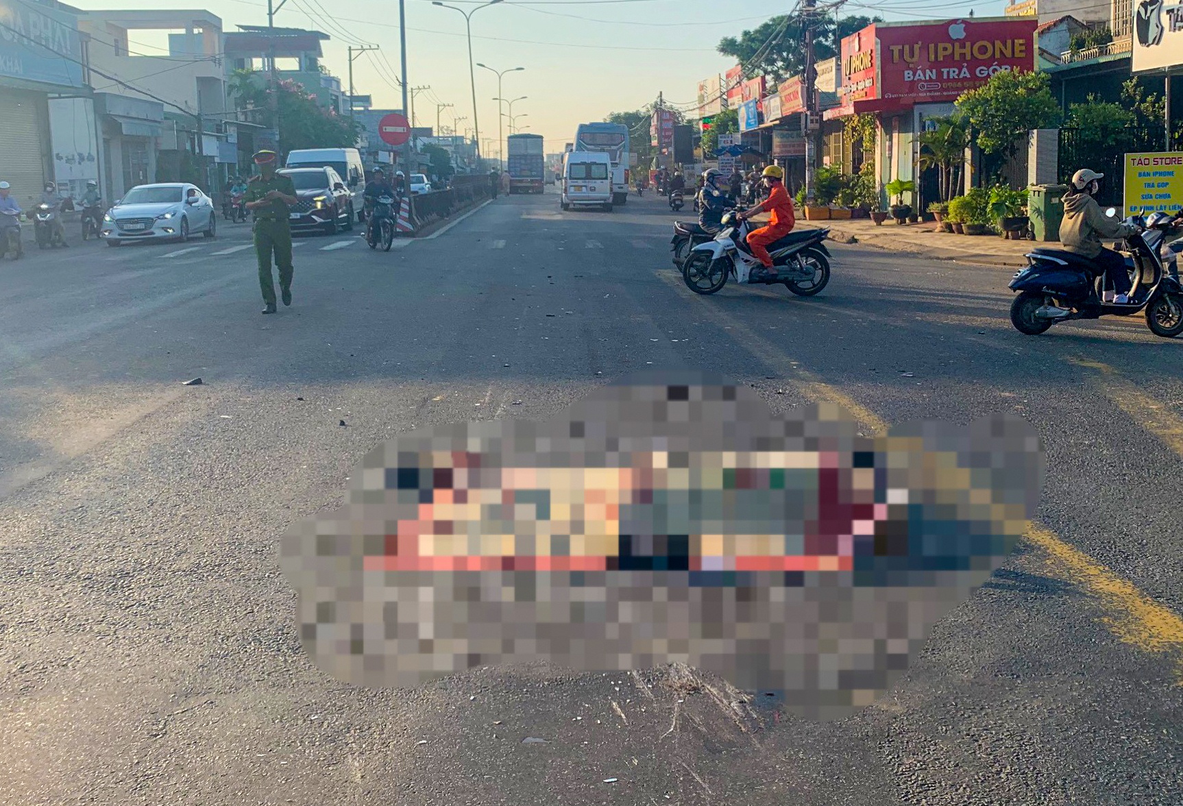 Nam sinh lop 11 tai nan tu vong tren duong di lam them hinh anh