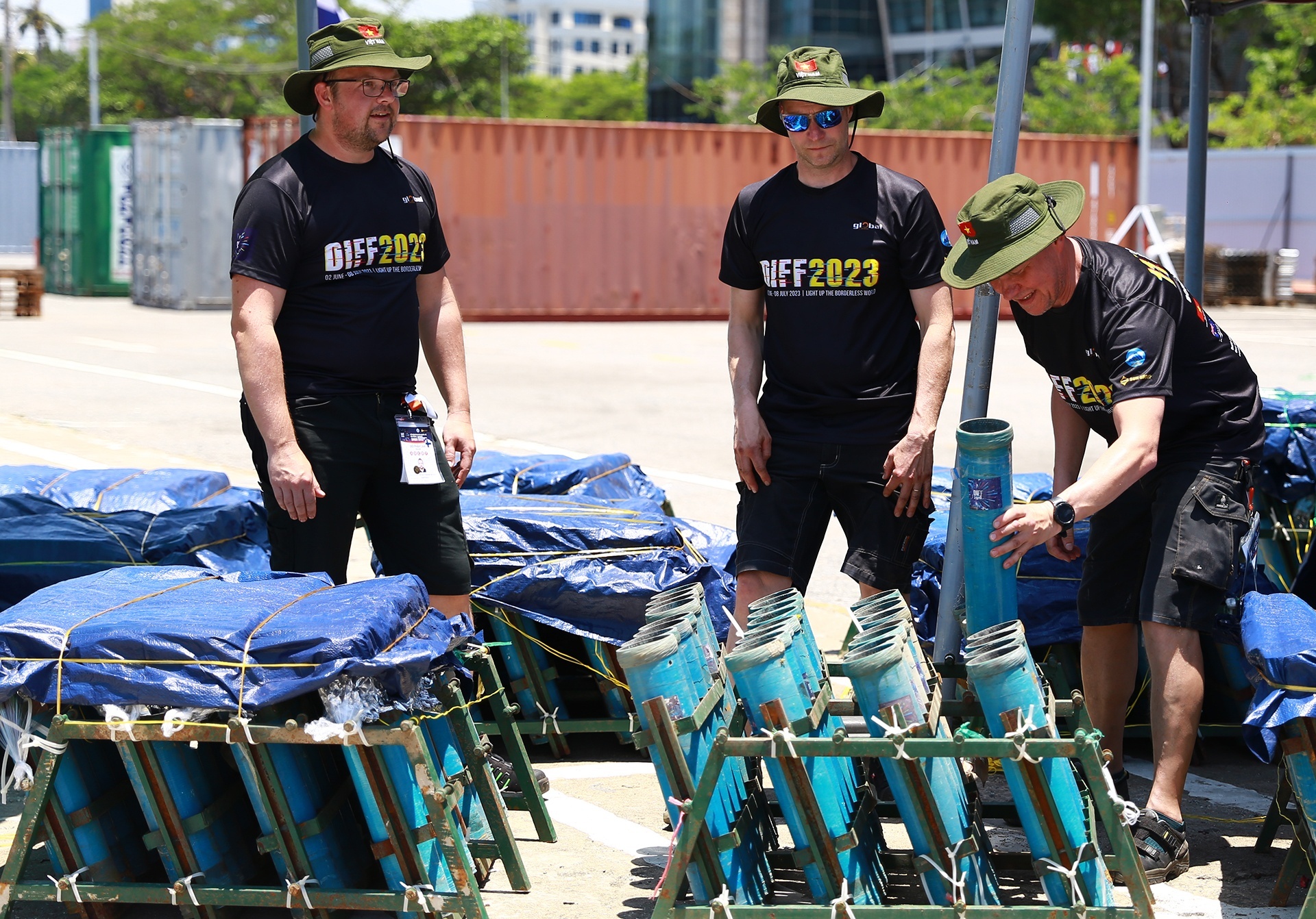 Doi Viet Nam va Phan Lan san sang mo man dem hoi phao hoa Da Nang hinh anh