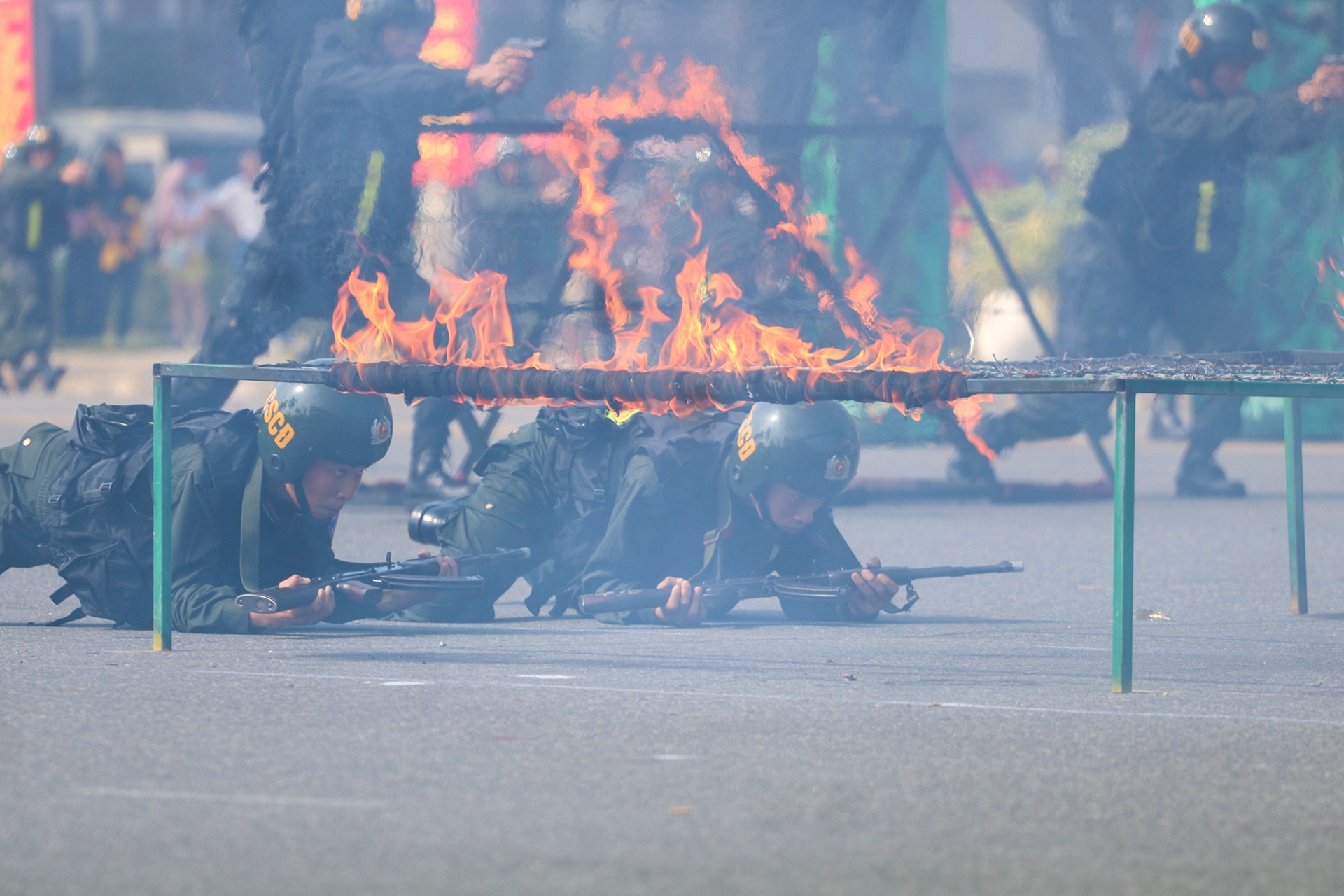 canh sat bieu dien anh 7