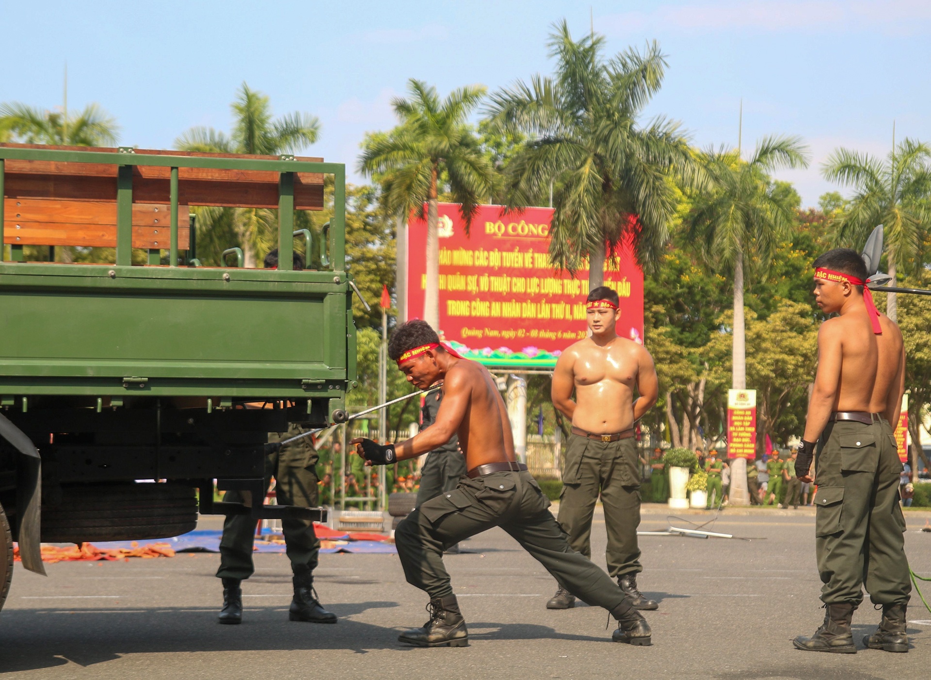 canh sat bieu dien anh 6