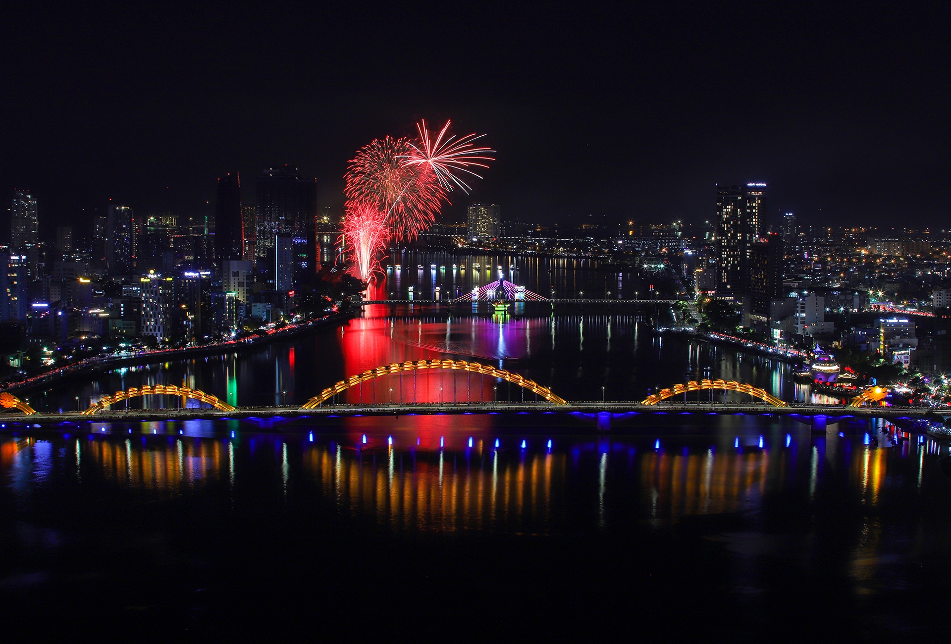 Canada - Phap ke chuyen tinh yeu bang am nhac va anh sang hinh anh