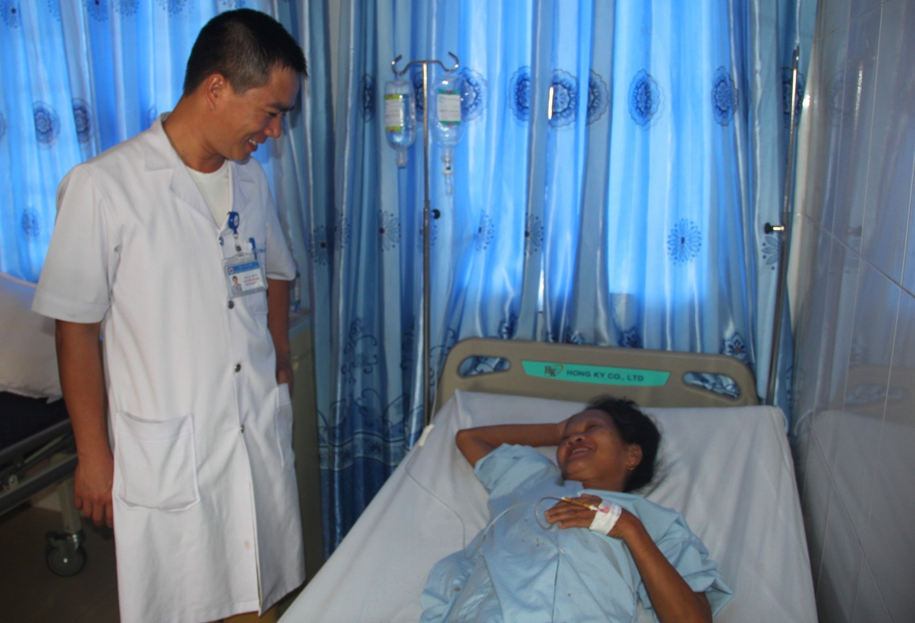 bac si hien mau cuu benh nhan anh 1