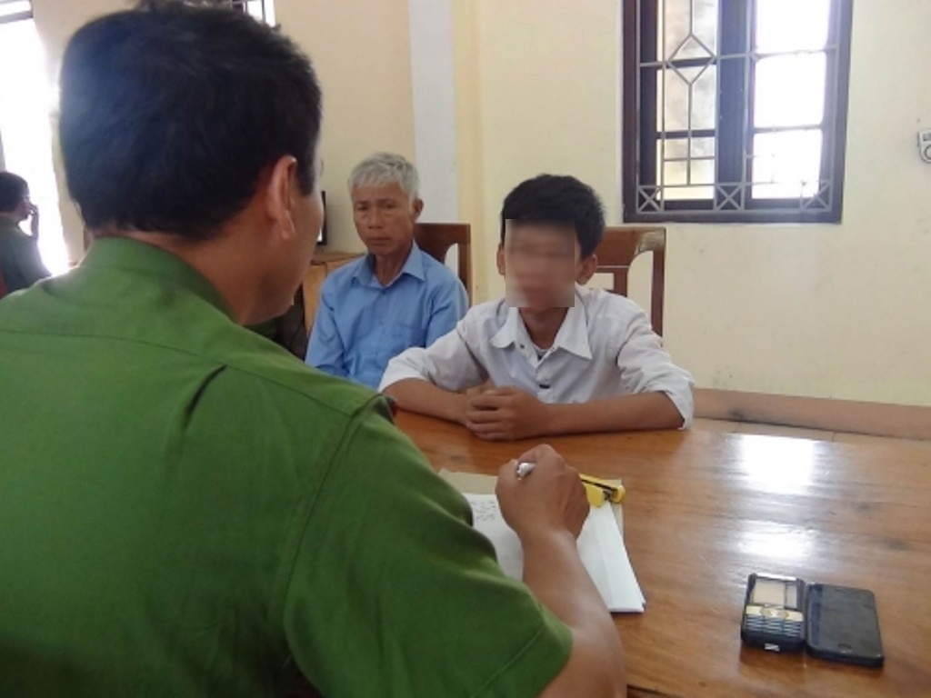Nam sinh 13 tuoi pha ket sat nha hang xom trom 3 cay vang hinh anh