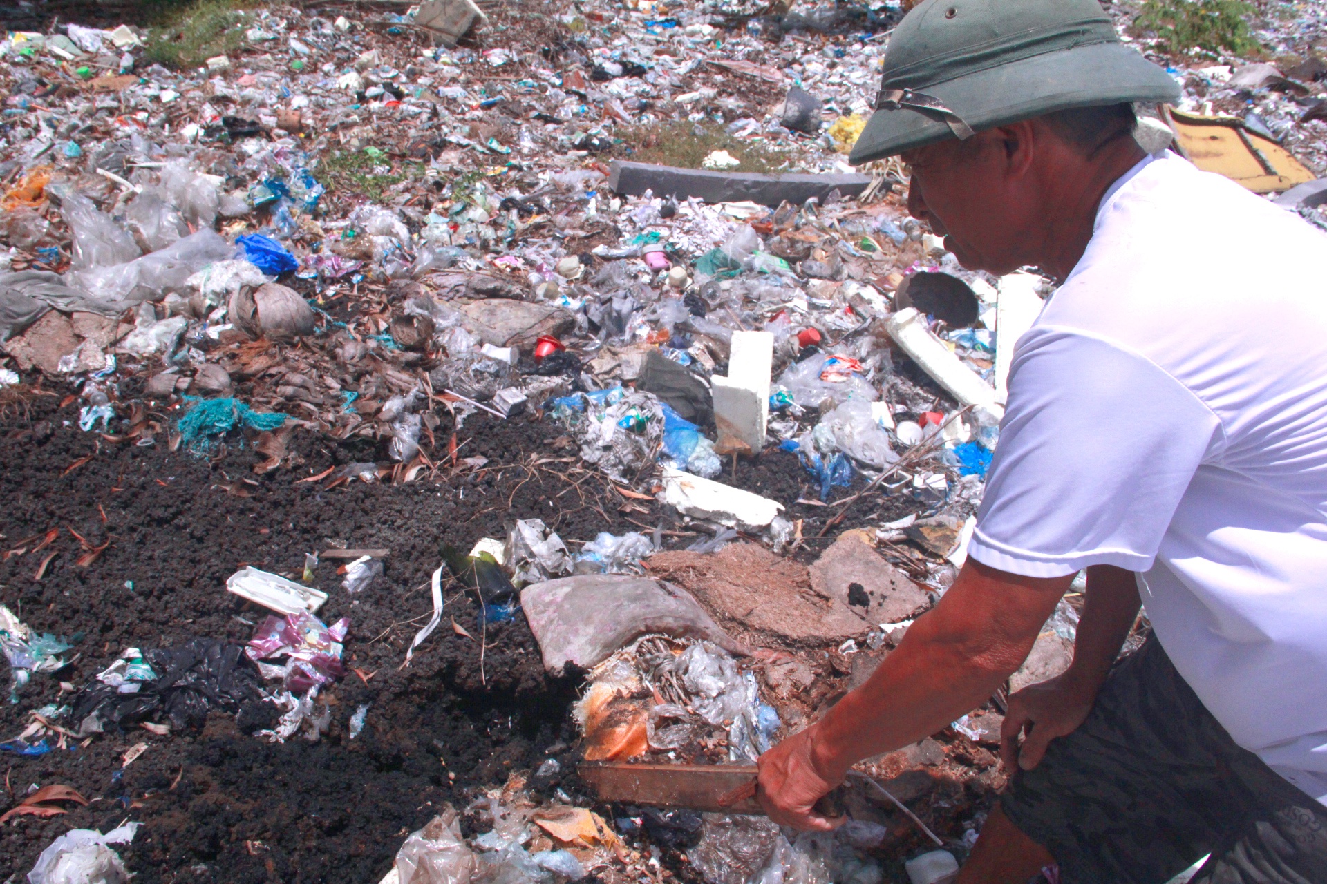 Hop dong mieng roi do chat thai trai phep cho Formosa hinh anh