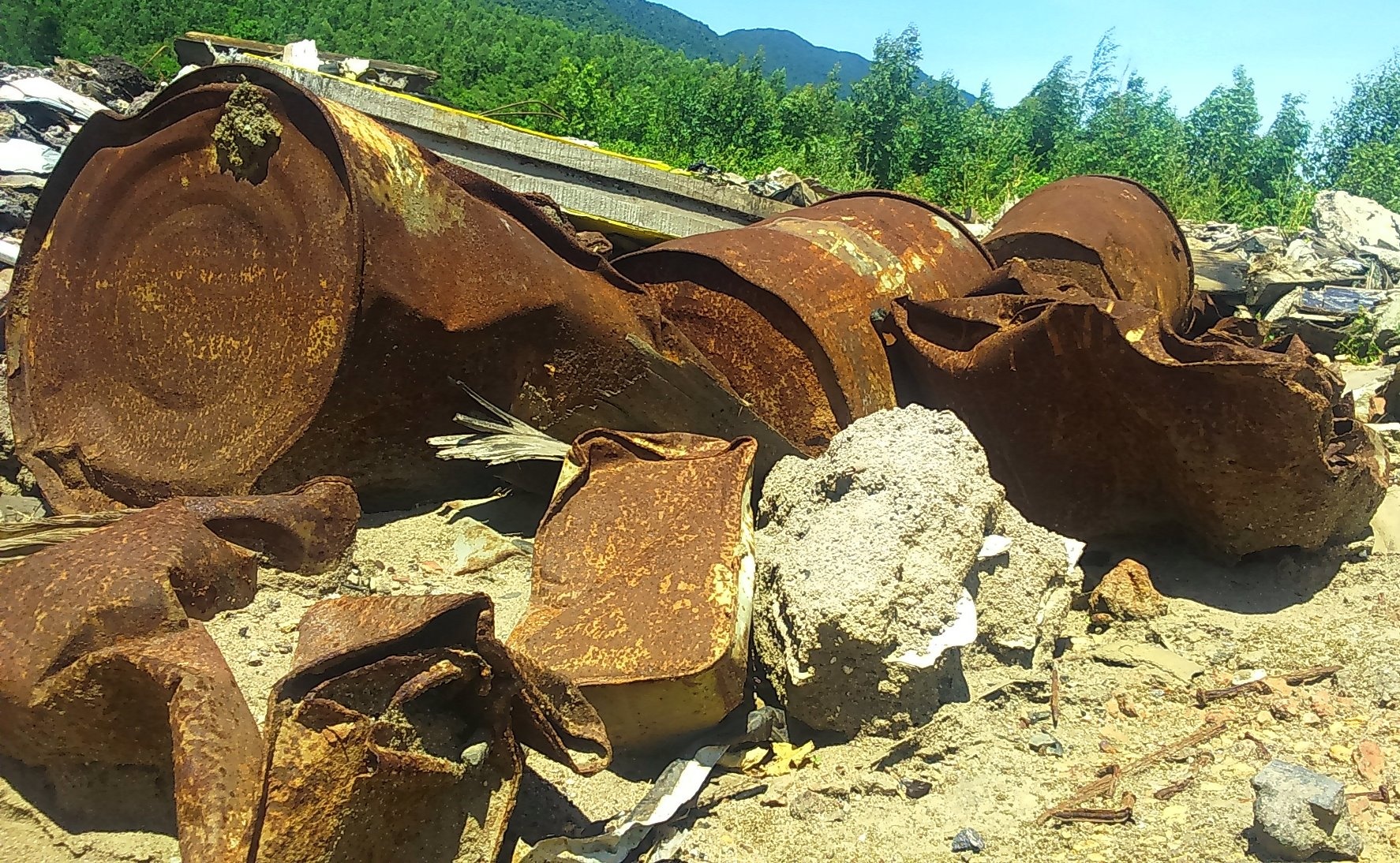 Kiem tra trang trai do hang tram tan rac thai cua Formosa hinh anh