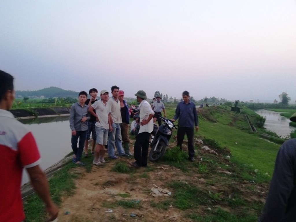 Nghi an nam thanh bi danh chet, phi tang duoi kenh nuoc hinh anh