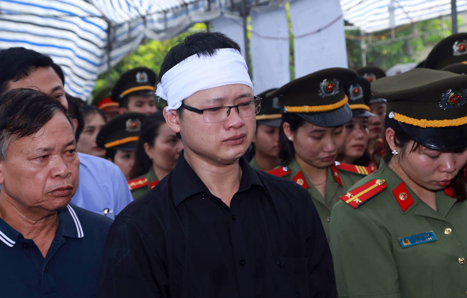 Nuoc mat roi o dam tang nguoi me ung thu nhuong con su song hinh anh