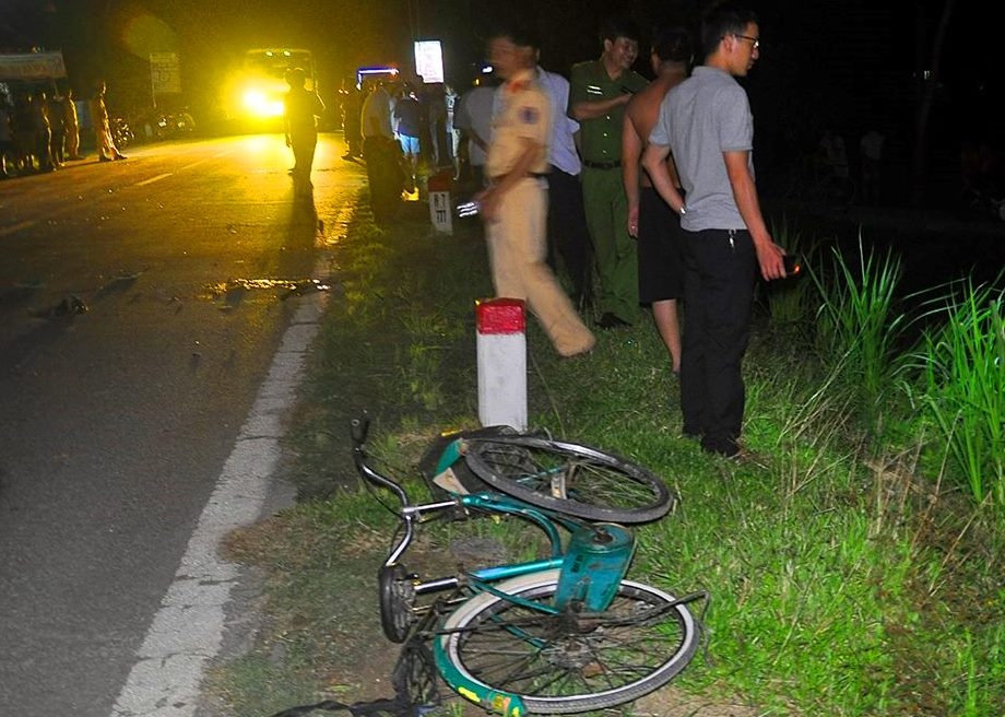 Xe may dam xe dap, 2 nguoi chet hinh anh