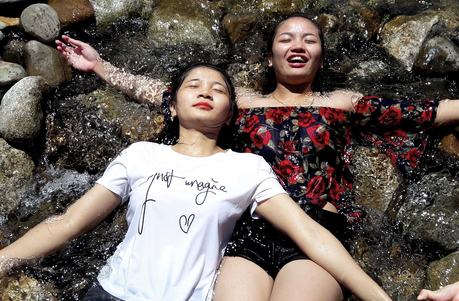 Bai tam Rao An tap nap du khach mua nang nong hinh anh