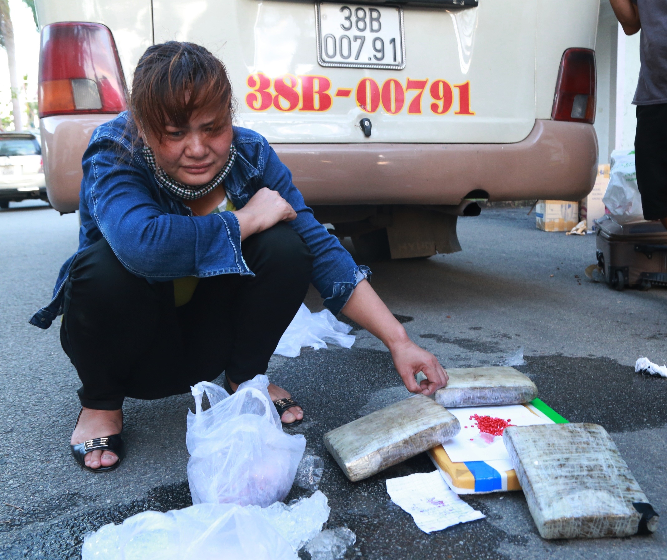 Giau 3 kg ma tuy trong thung xop dung thit dong vat hinh anh