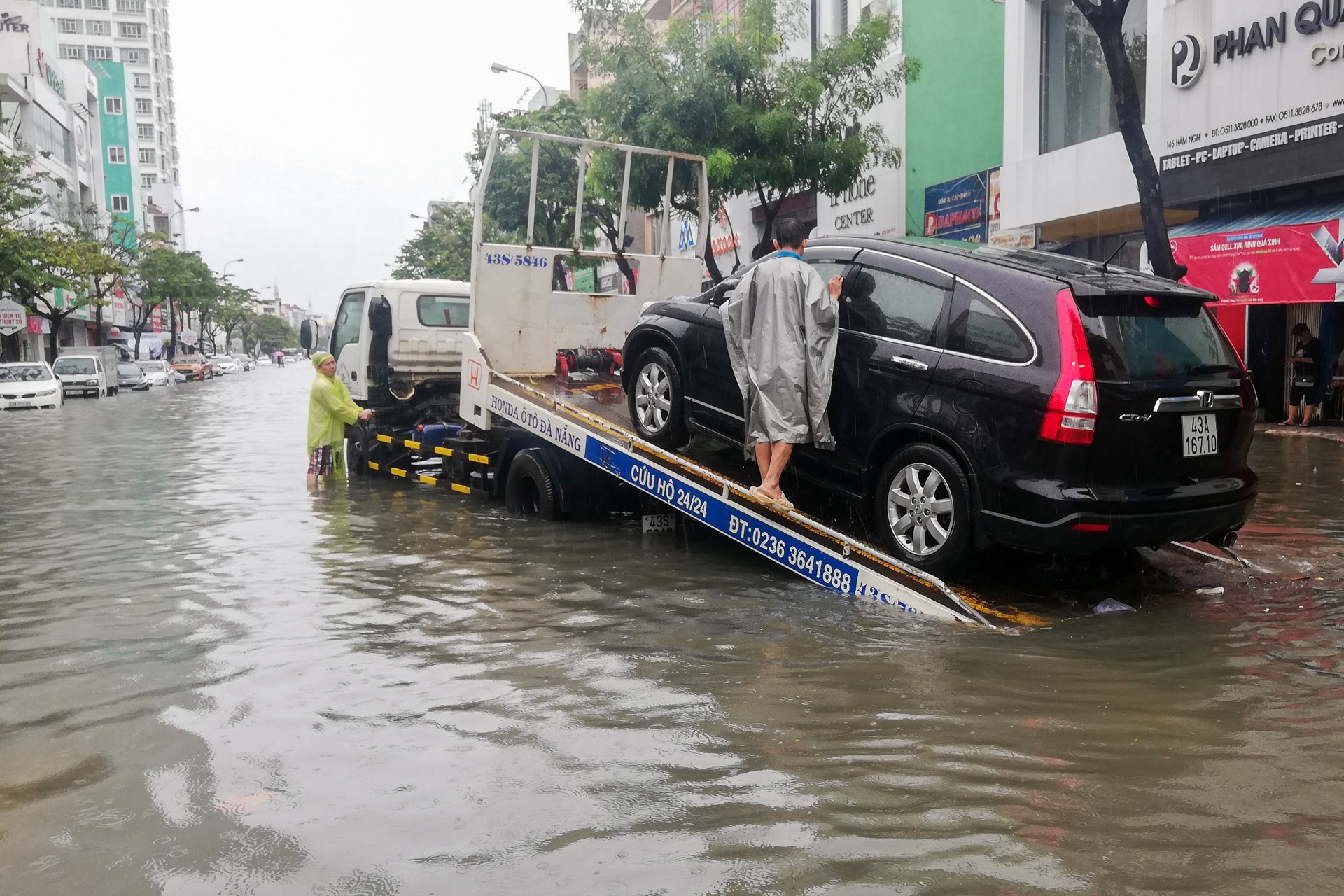 Mua lai do xuong Da Nang tiep tuc ngap sau anh 3