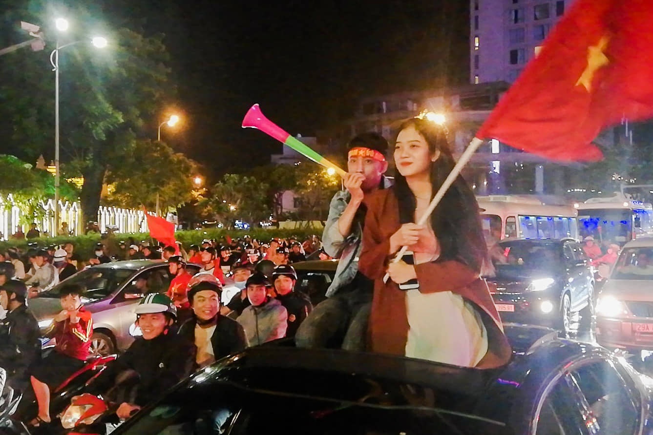 CDV xuong duong ho reo du tuyen VN chua gianh chien thang hinh anh