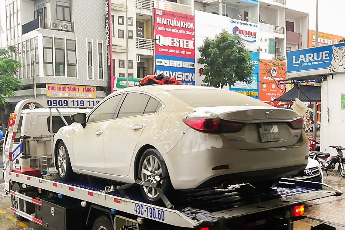 Nhieu xe sang nhu BMW,  Range Rover,  duoc giai cuu anh 10