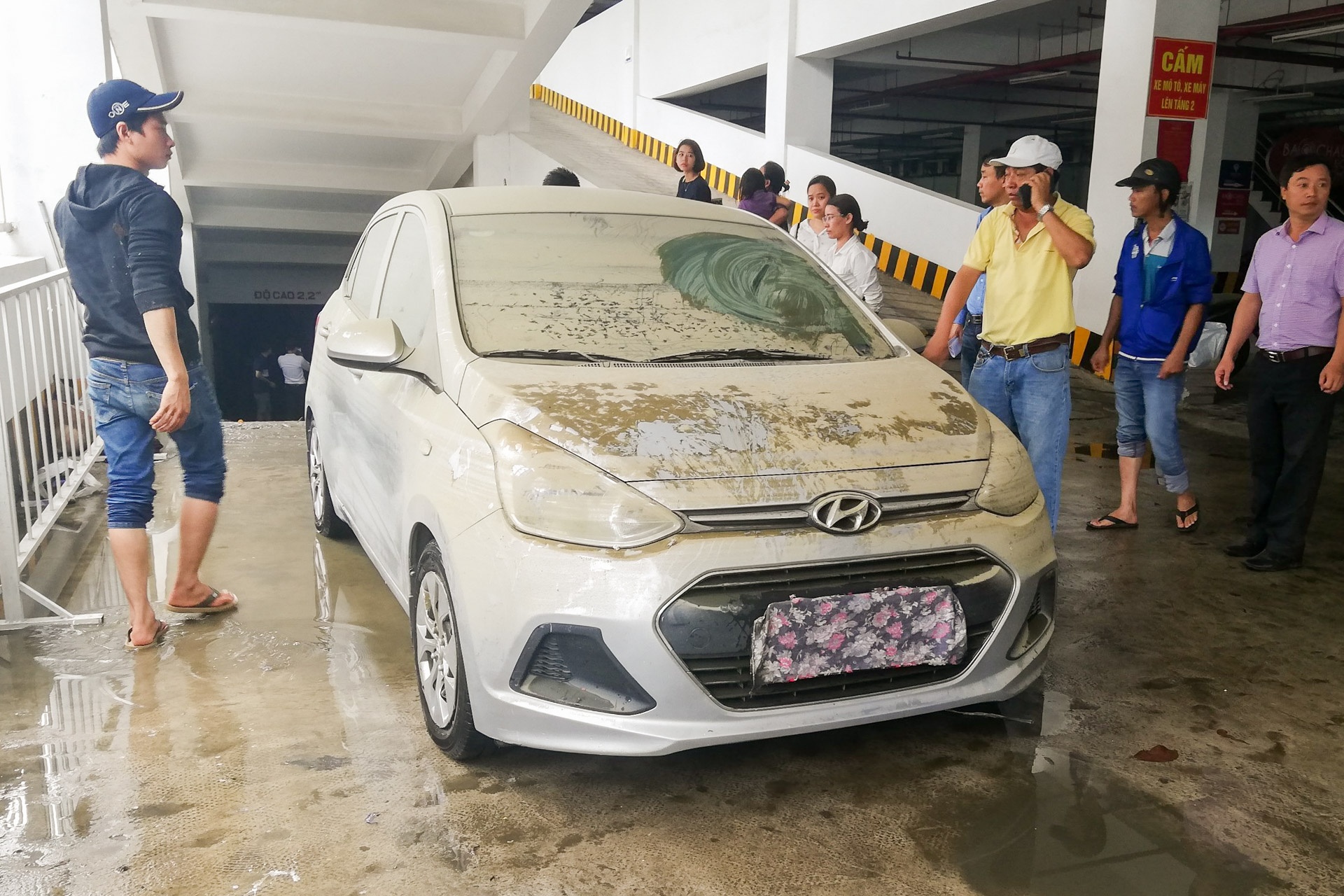 Nhieu xe sang nhu BMW,  Range Rover,  duoc giai cuu anh 12