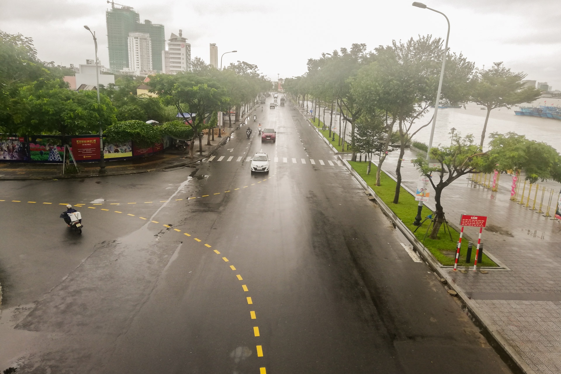 Da Nang 'lot xac' sau mua lut anh 10