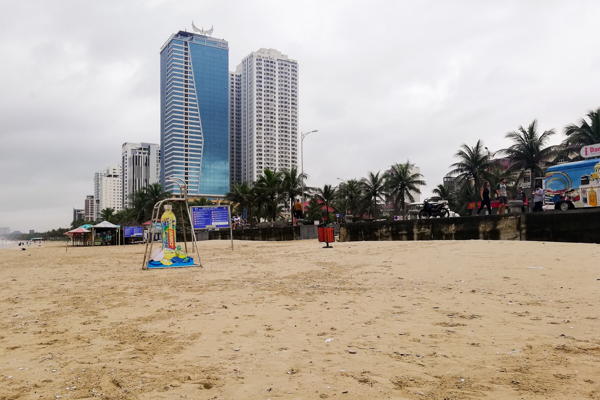 Da Nang 'lot xac' sau mua lut anh 2