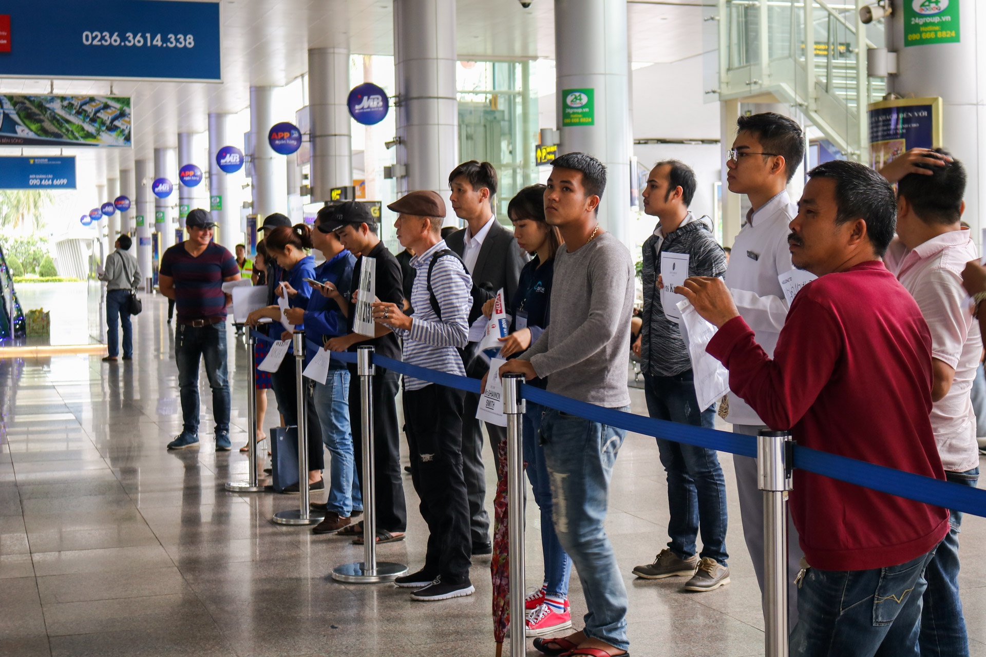 Du khách đổ về Đà Nẵng ảnh 2 Du khach do ve Da Nang anh 2